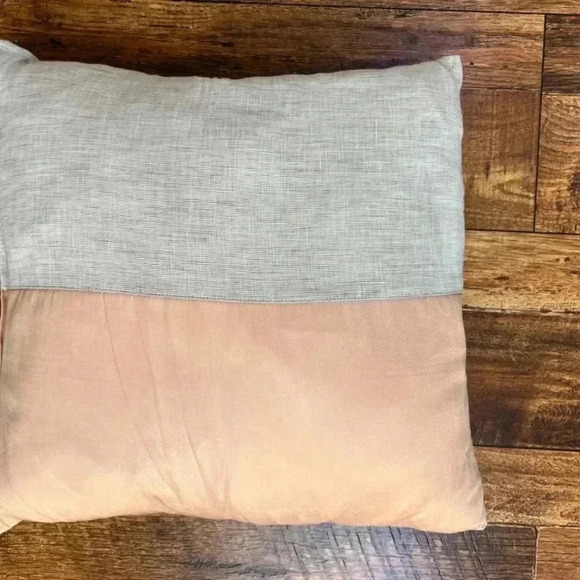 Decor Pillow Linen & Metallic Peachy Color - Picture 7 of 8